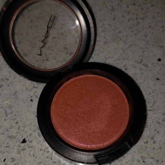 MAC eyeshadow - Picture 1 of 2
